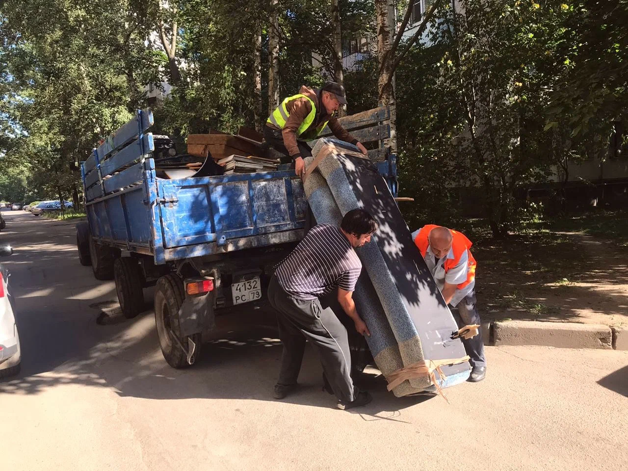 Профессиональный вывоз крупногабаритного мусора в Калининграде в октябре
