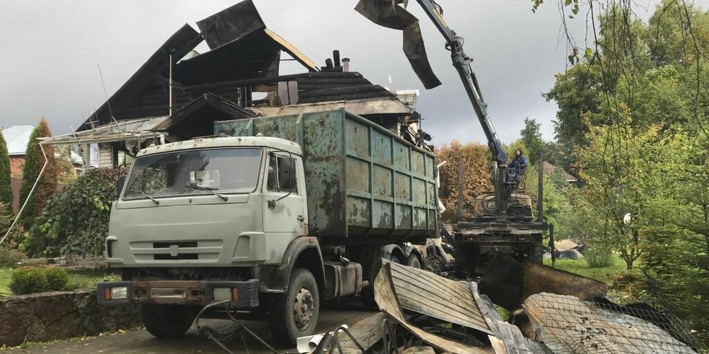 Вывоз мусора после пожара с утилизацией в Калининграде в октябре