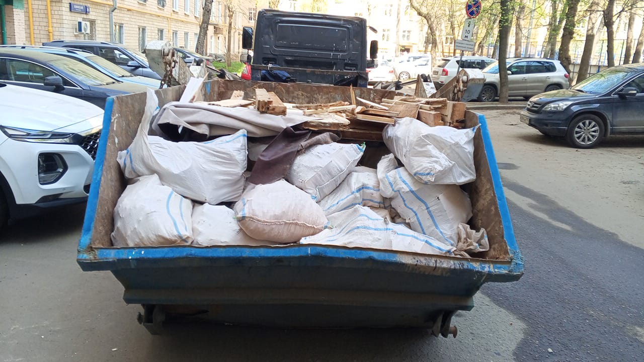 Вывоз мусора из магазина в Калининграде в октябре