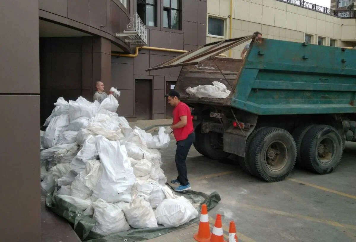 Вывоз мусора из подвала в Калининграде от ПроМусор – уборка, разбор завалов и очистка, цены от 2428 руб