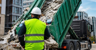 Вывоз строительного мусора в Калининграде: услуги лицензированной компании — ПроМусор